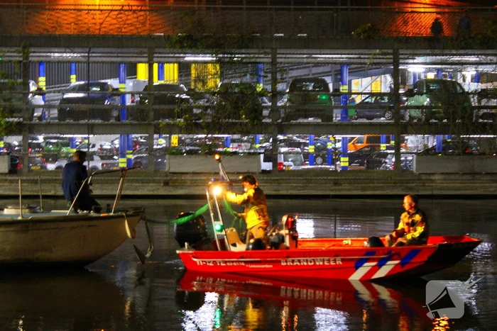 Brandweeractie voor vastgelopen boot