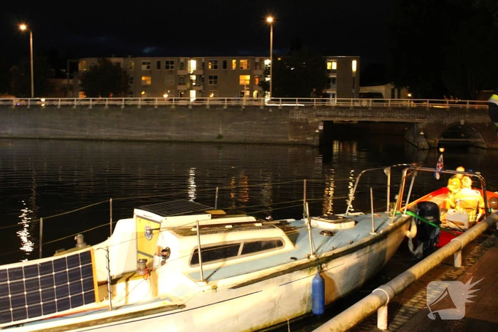 Brandweeractie voor vastgelopen boot