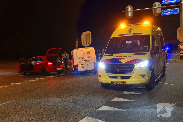 Gewonde en schade na botsing met brommobiel notenwinkel