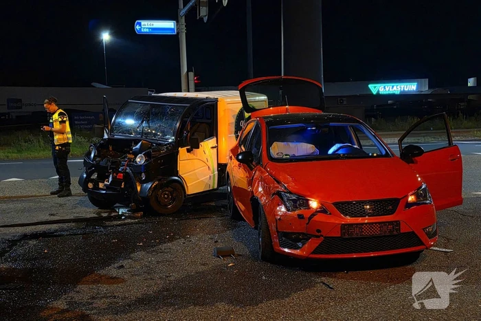 Gewonde en schade na botsing met brommobiel notenwinkel