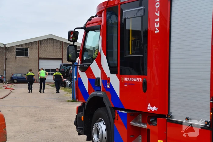 Grote brand bij autosloperij