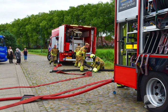 Grote brand bij autosloperij