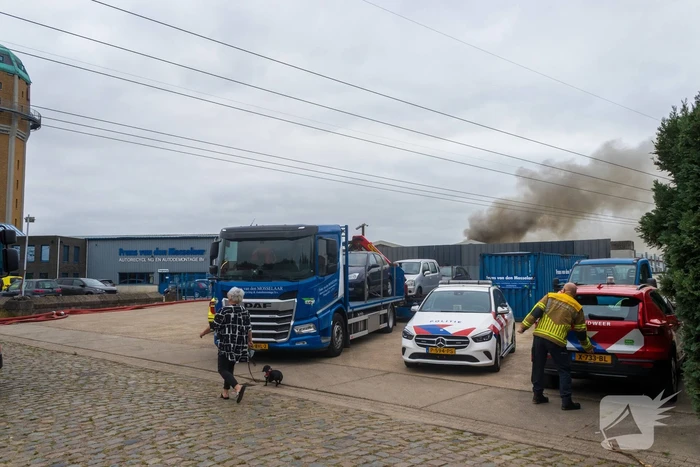 Grote brand bij autosloperij