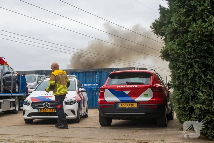 Grote brand bij autosloperij