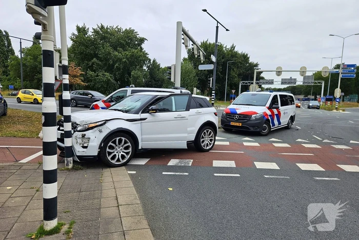 Verkeerslicht geraakt bij botsing