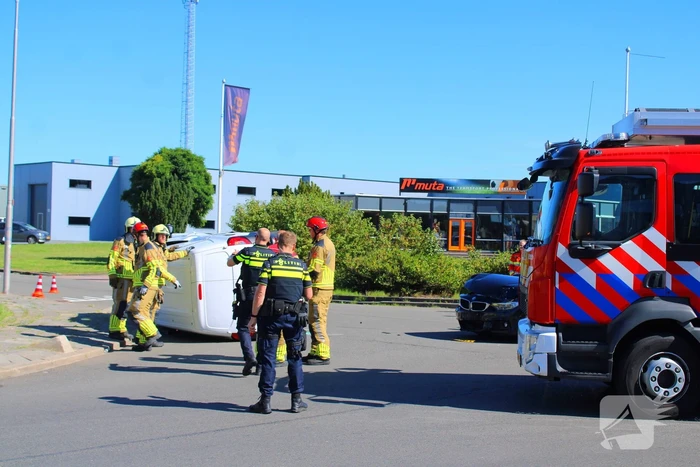 Aanrijding met bestelbus op zijkant