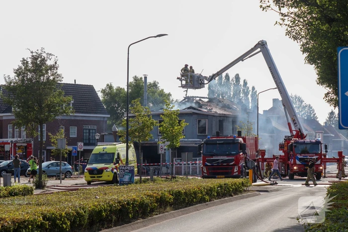 Brandweer massaal ingezet bij brand in cafetaria