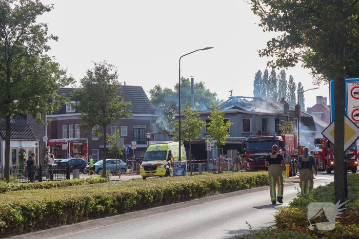 Brandweer massaal ingezet bij brand in cafetaria