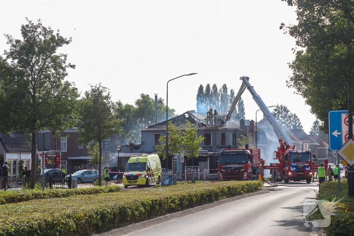 Brandweer massaal ingezet bij brand in cafetaria