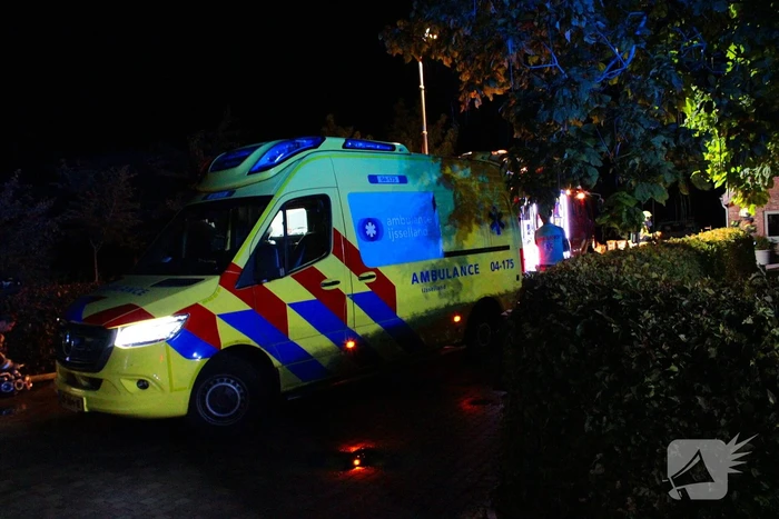 Brand in dak boerderij snel onder controle
