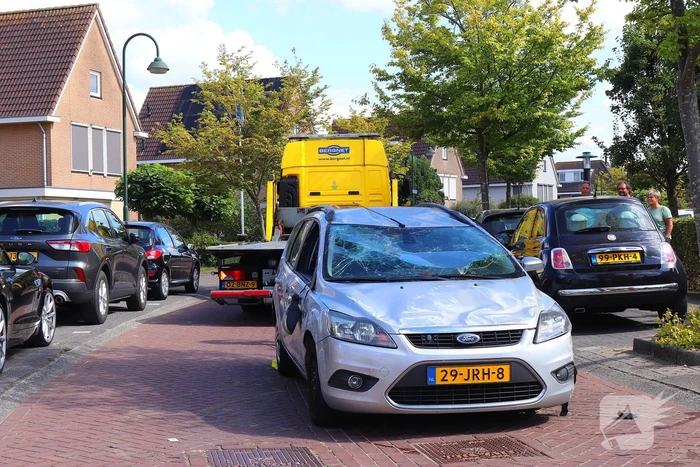 Auto op de kop na botsing