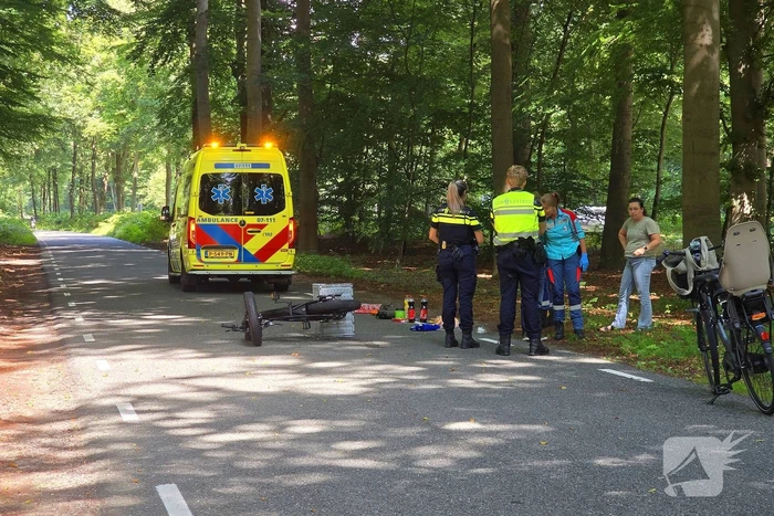 Fatbiker gewond bij aanrijding met doorrijdende bestuurder, boodschappen over de weg