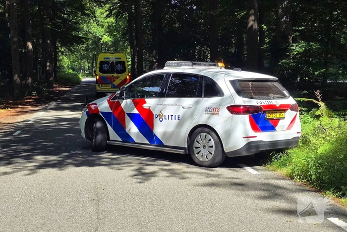 Fatbiker gewond bij aanrijding met doorrijdende bestuurder, boodschappen over de weg