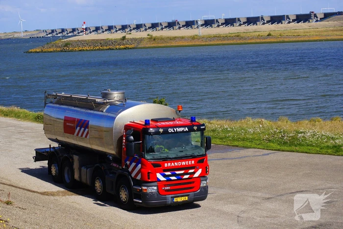 Brandweer groots ingezet na explosie