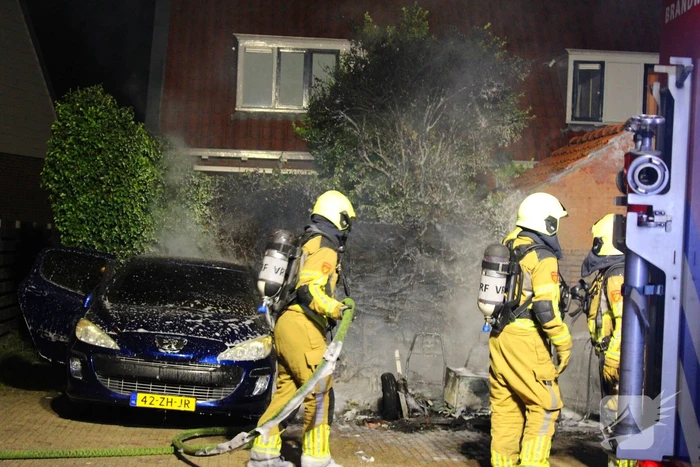 Auto's in vlammen op