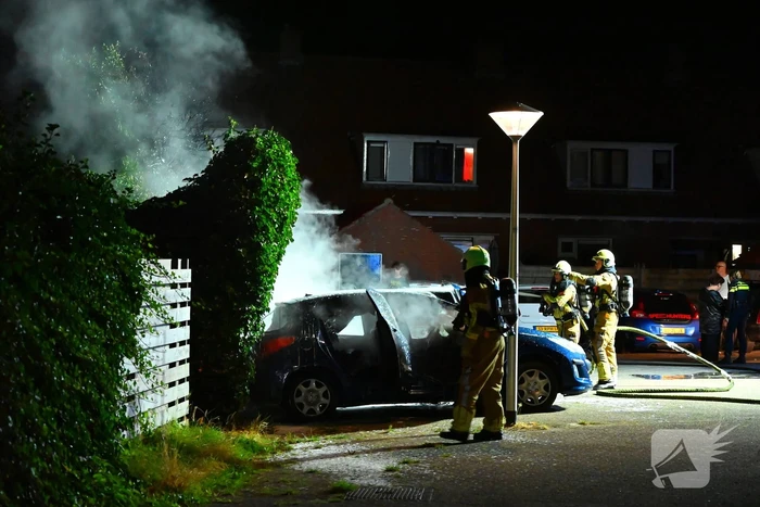 Auto's in vlammen op