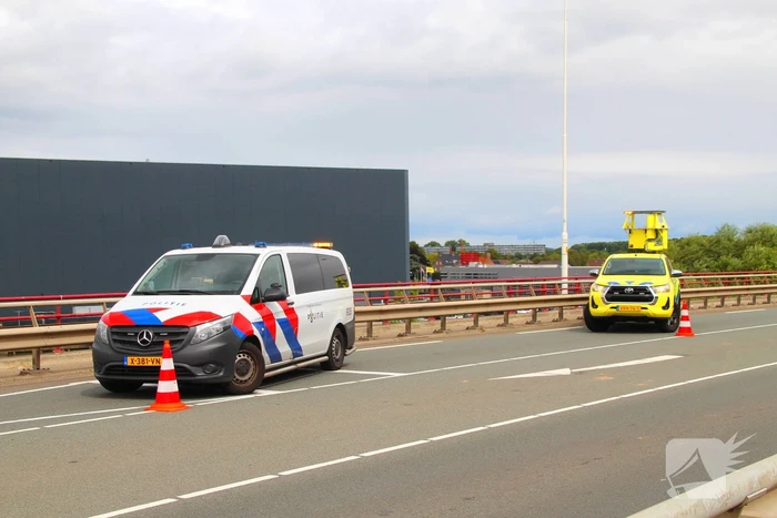 Bestelbus rijdt in op voorganger