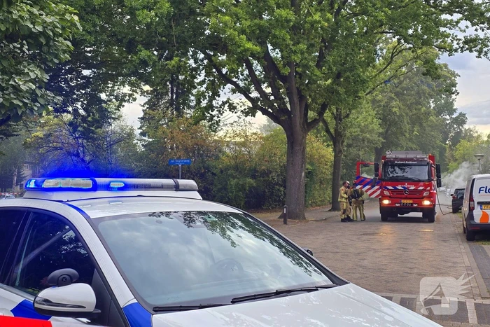 Brand in elektrische auto bij woning