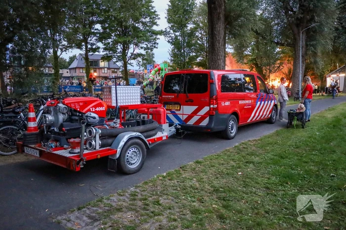 Vuurzee bij speeltuinfeest veroorzaakt grote rookontwikkeling