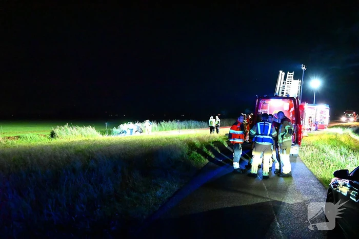 Voertuig te water, bestuurder gewond meegenomen