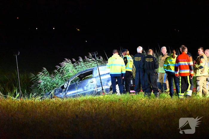 Voertuig te water, bestuurder gewond meegenomen