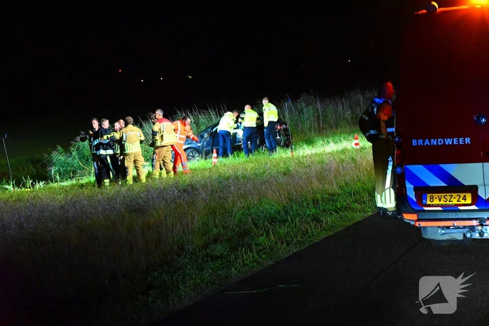 Voertuig te water, bestuurder gewond meegenomen