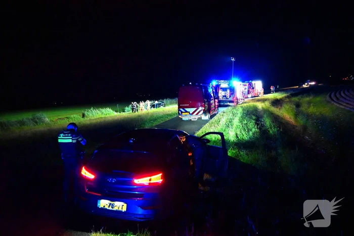 Voertuig te water, bestuurder gewond meegenomen
