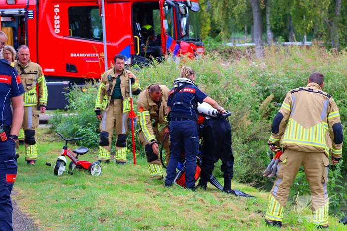 Zoekactie in water na aantreffen kinderfiets