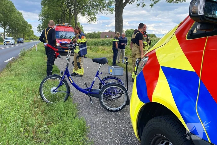 Driewielerbestuurder raakt te water
