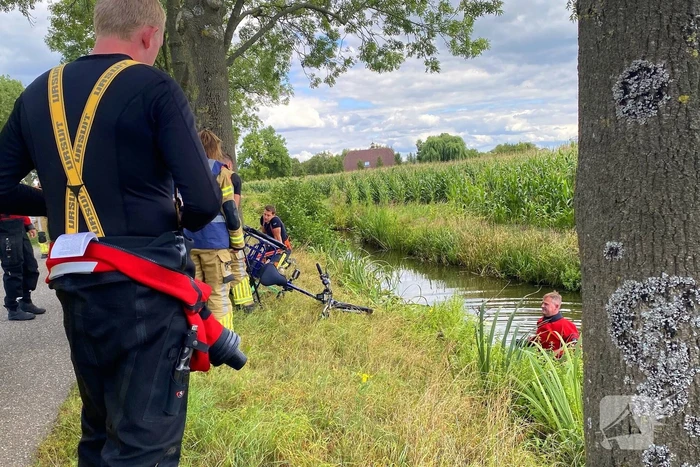 Driewielerbestuurder raakt te water