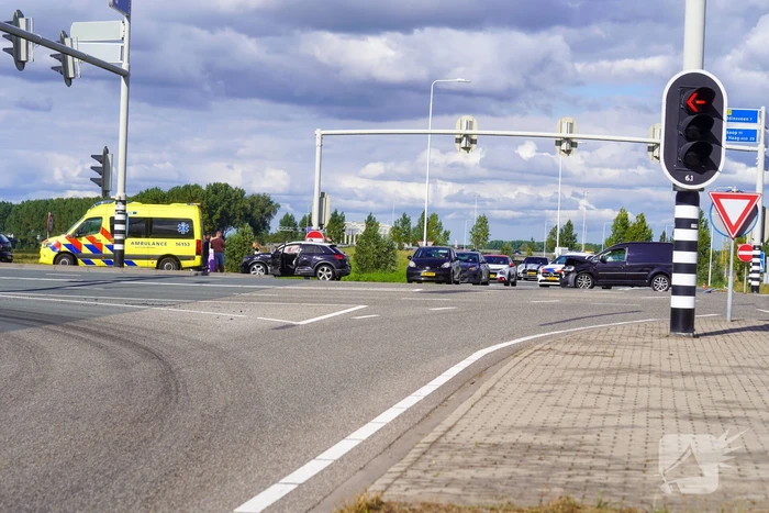 Flinke schade na botsing op kruising