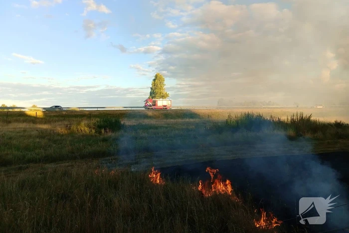 Bermbrand ontdekt vanaf snelweg