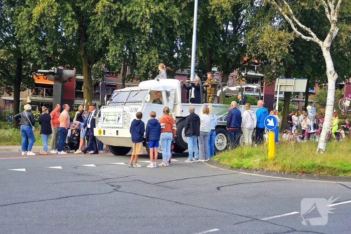 Kleurrijke heide optocht trekt veel belangstelling