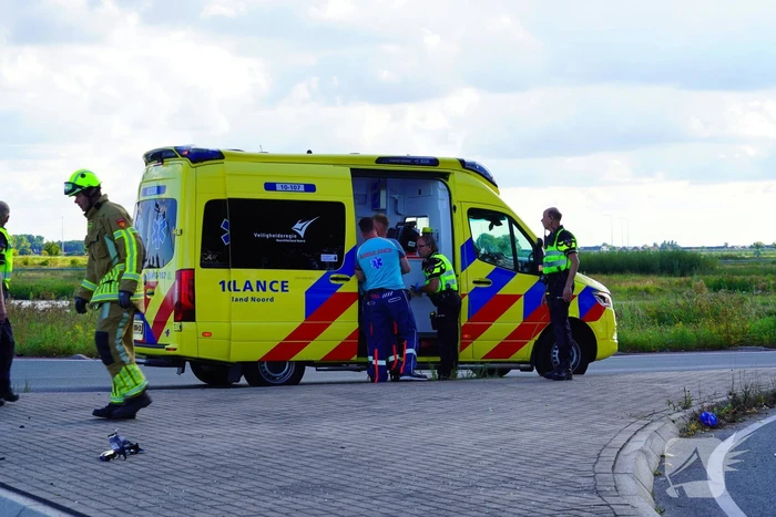 Twee gewonden na botsing met taxi