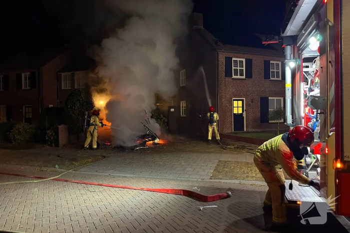 Brand in caravan leidt tot schade aan voertuigen
