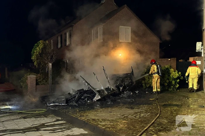 Brand in caravan leidt tot schade aan voertuigen