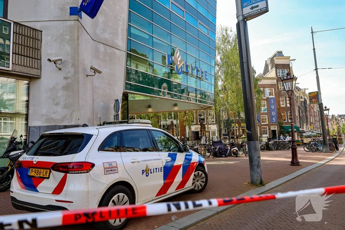 Verdacht pakketje ontdekt voor politiebureau