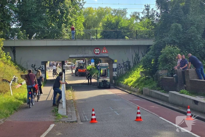 Viaductschade door graafmachine