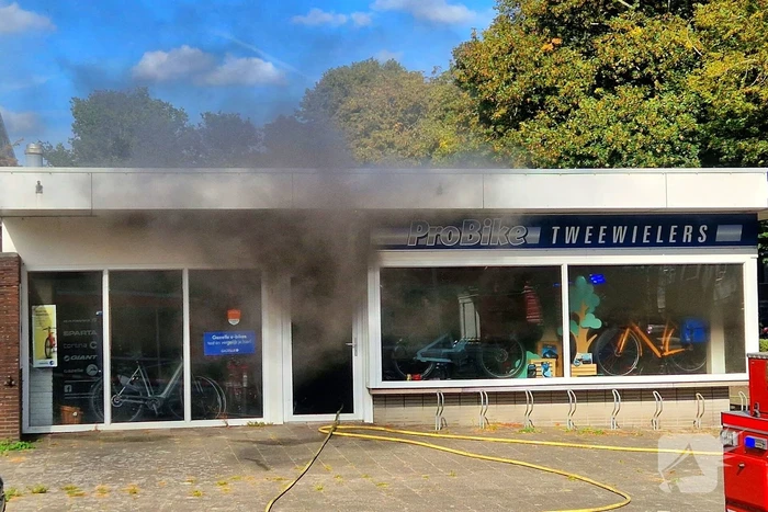 Grote rookontwikkeling door winkelbrand