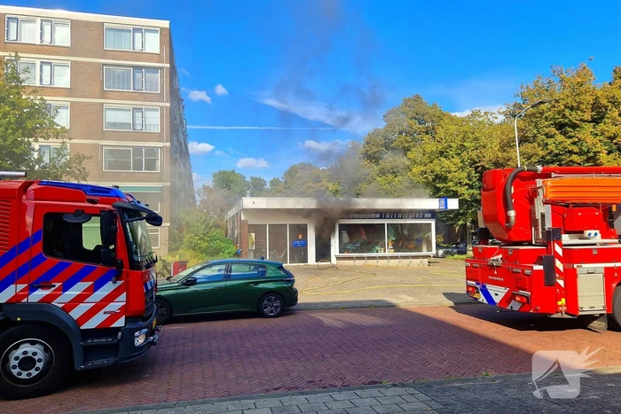 Grote rookontwikkeling door winkelbrand