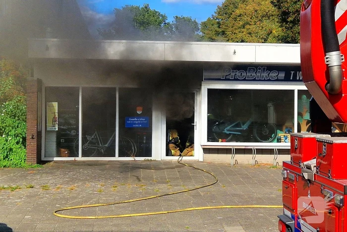 Grote rookontwikkeling door winkelbrand