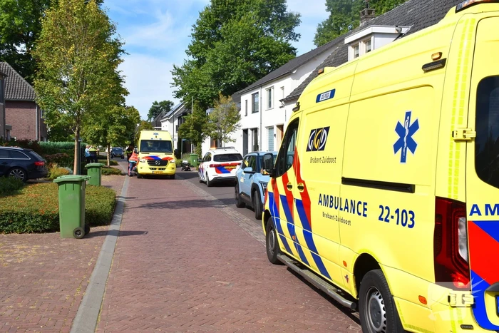 Auto rijdt door na aanrijding met kinderwagen