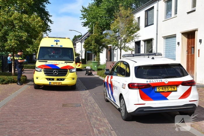 Auto rijdt door na aanrijding met kinderwagen