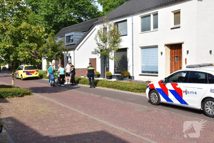 Auto rijdt door na aanrijding met kinderwagen