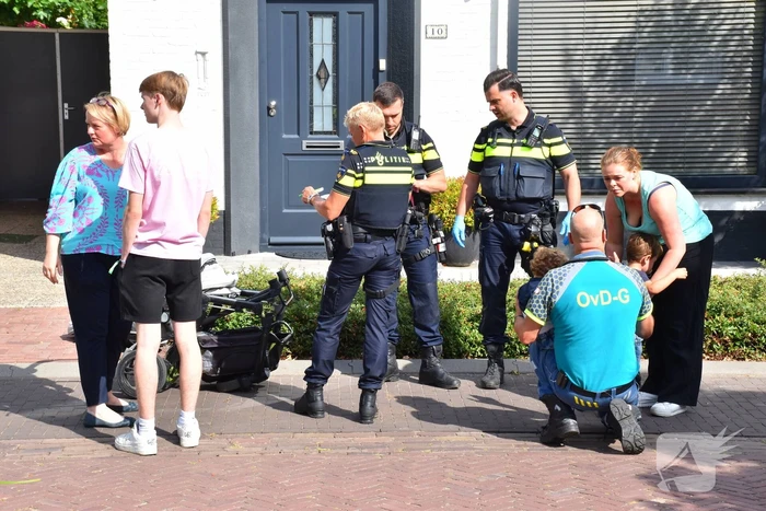 Auto rijdt door na aanrijding met kinderwagen