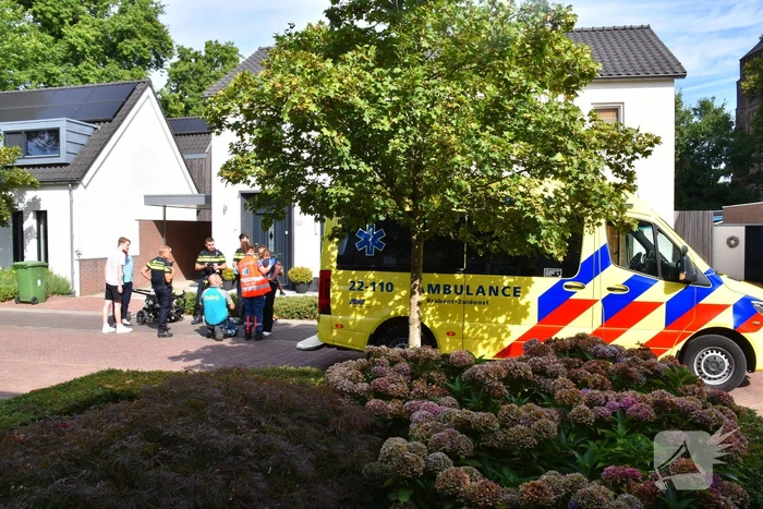 Auto rijdt door na aanrijding met kinderwagen
