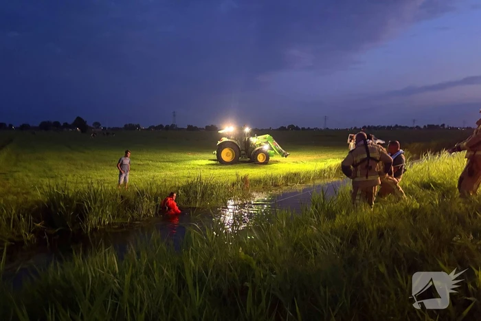 Reddingsactie door brandweer en boer