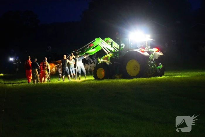 Reddingsactie door brandweer en boer