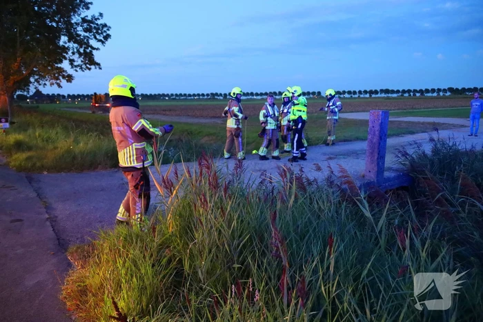 Auto ondersteboven in sloot na ongeval
