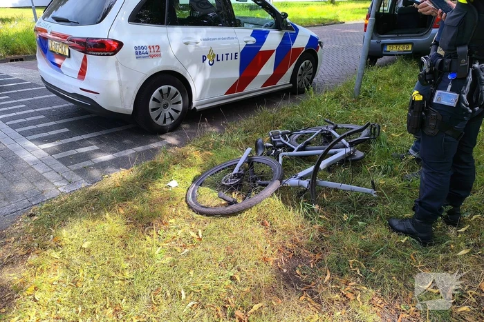 Botsing met auto breekt fietsvork